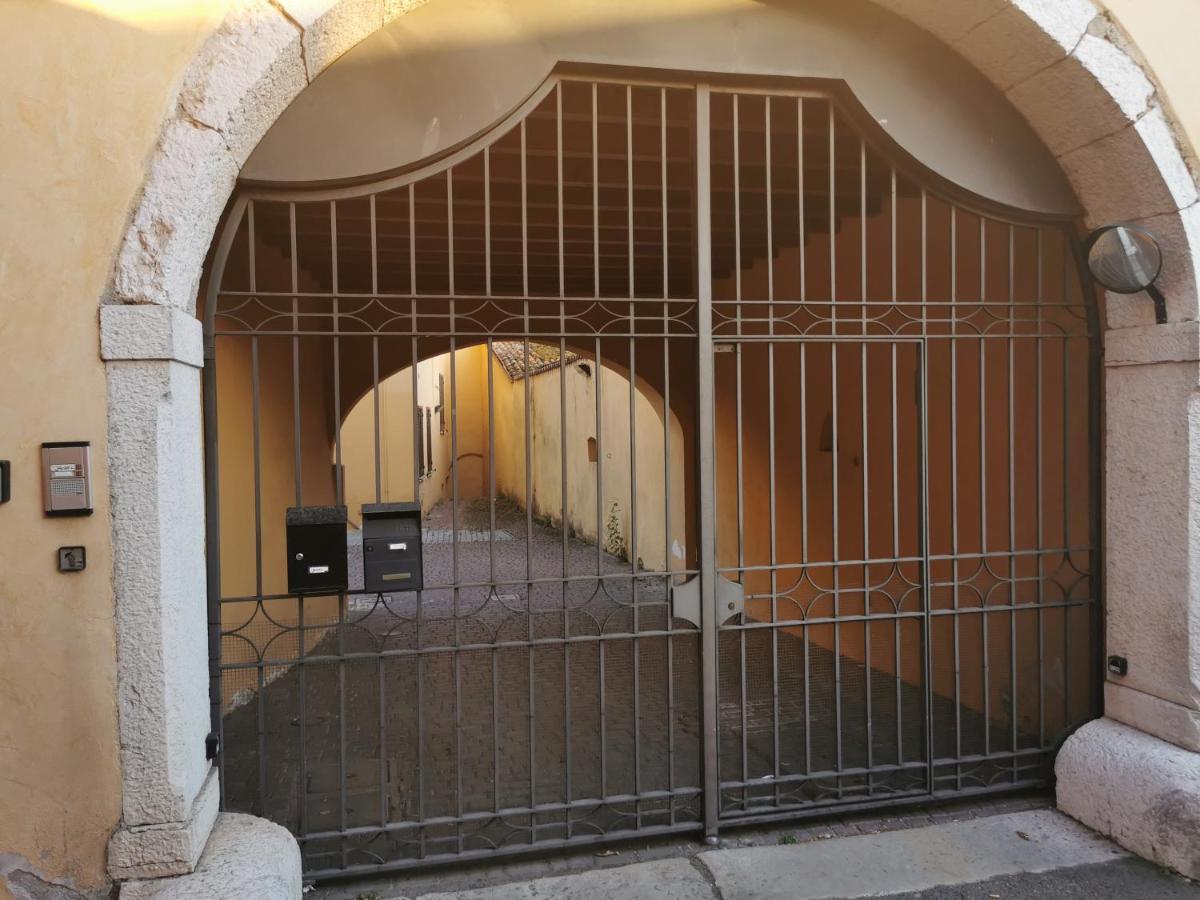 Fontanone Apartment Лонато Экстерьер фото
